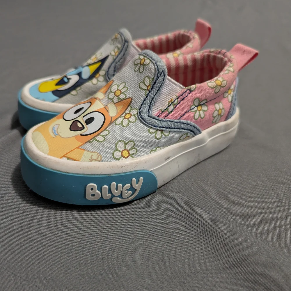Bluey Slip-On Sneakers Size 5c Toddler 5 - Picture 4 of 6
